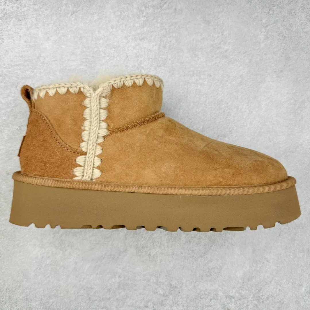 Pick up locally 💰520 UGG 6109G classic wooden buckle autumn and winter sheep fur all-in-one snow boots. All shoes are made from ZP. Longfeng A-grade Australian imported sheep fur all-in-one women's boots. Brand OEM production line. Fully follow the ZP process. Original pattern maker of the OEM. Adhering to the principle of no original shoes and no development selection. Pay attention to every detail. The most authentic version on the market TREADLITE "Light Wing" technology outsole Lightweight/durable/flexible/pile size: 35 36 37 38 39 40 Coding: by2936090
